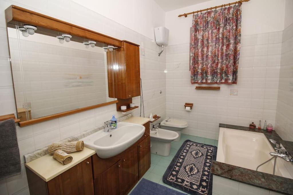 Apartamento La Casa Di Carlo SantʼAntìoco Exterior foto