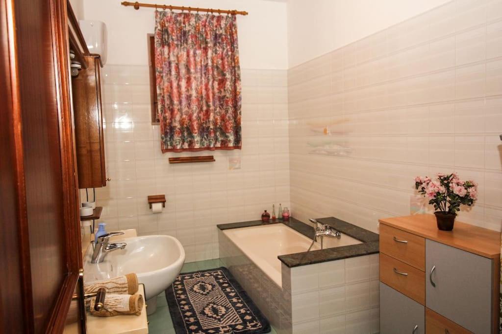 Apartamento La Casa Di Carlo SantʼAntìoco Exterior foto