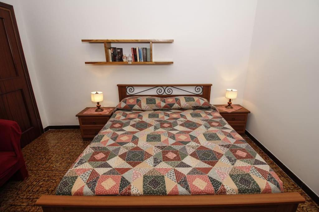 Apartamento La Casa Di Carlo SantʼAntìoco Exterior foto